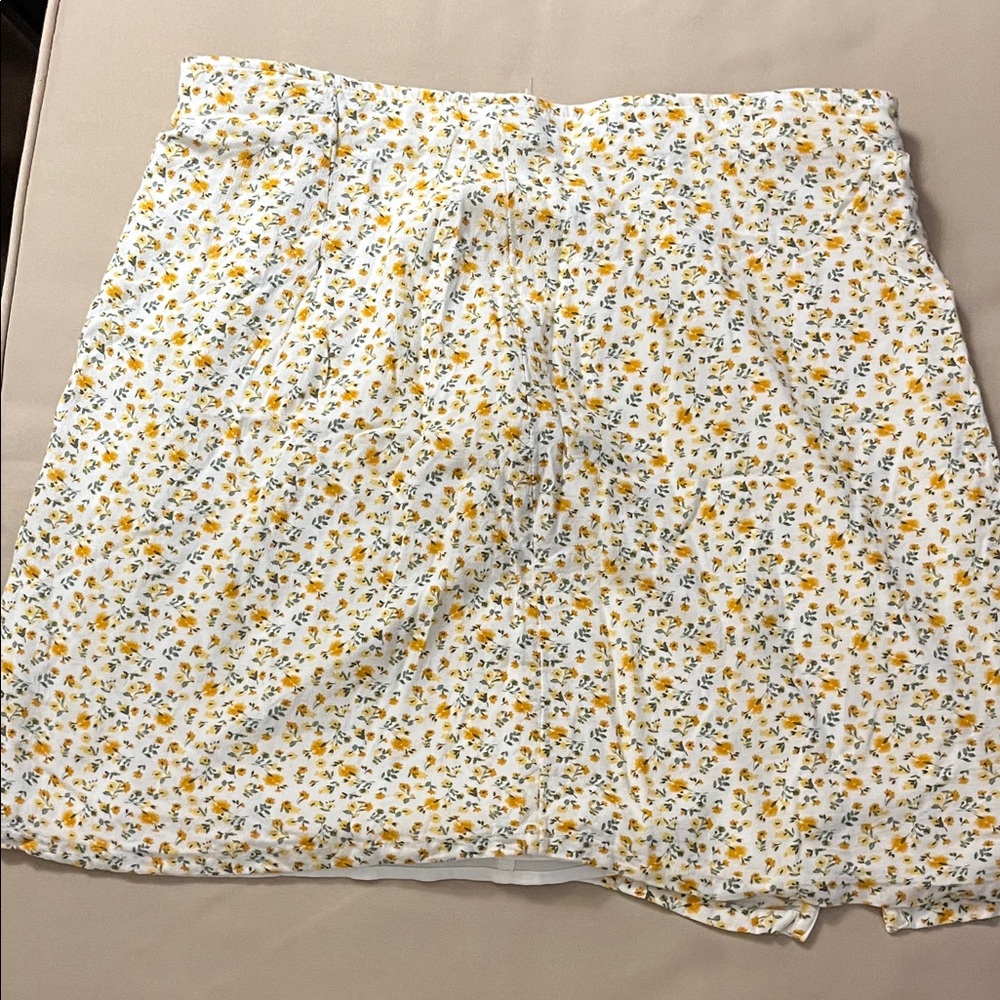 Hollister Floral Mini Skirt - White and Yellow
